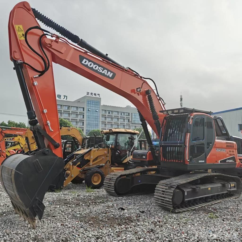 Doosan DX 225 LCA Roomikekskavaatorid