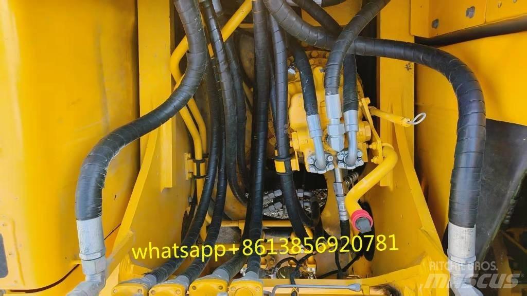Komatsu PC 240-8 Roomikekskavaatorid
