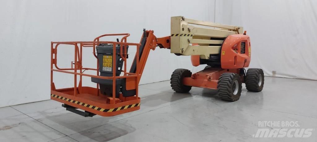JLG 450 AJ Iseliikuvad poomtõstukid