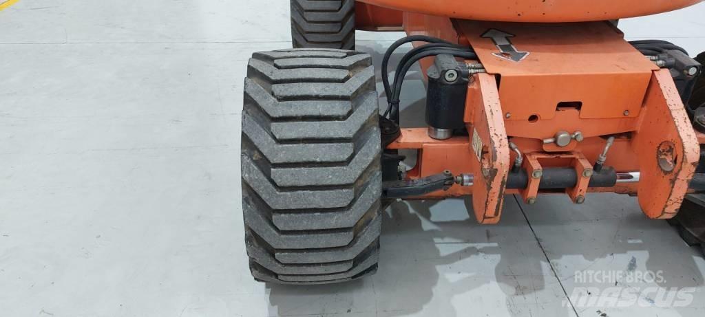 JLG 450 AJ Iseliikuvad poomtõstukid