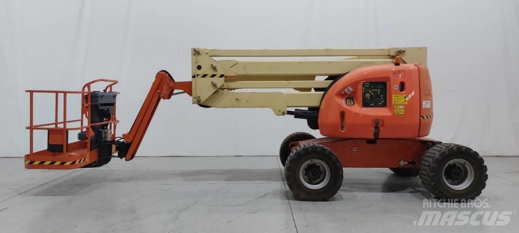 JLG 450 AJ Iseliikuvad poomtõstukid