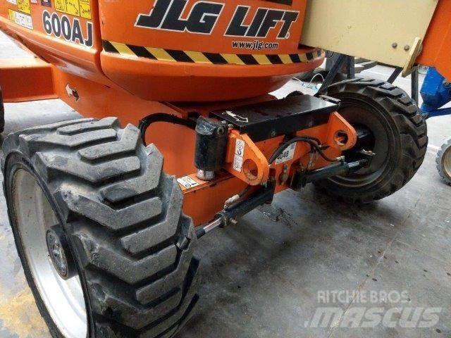 JLG 600AJ Iseliikuvad poomtõstukid