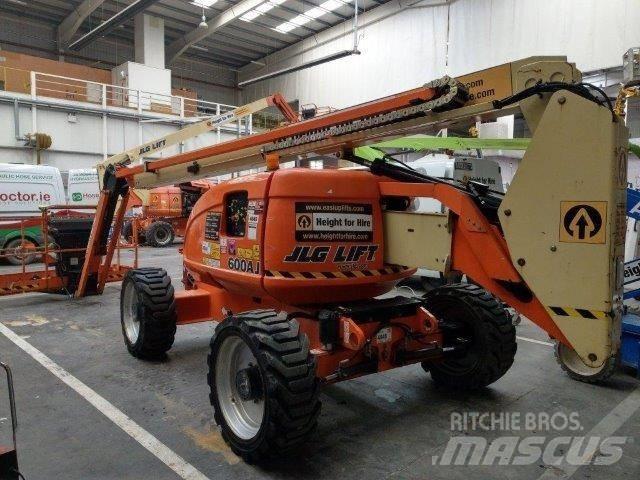 JLG 600AJ Iseliikuvad poomtõstukid