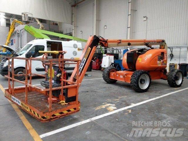 JLG 600AJ Iseliikuvad poomtõstukid