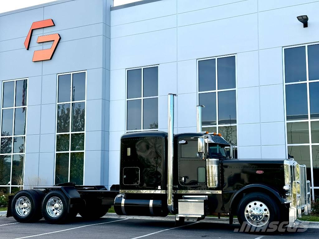 Peterbilt 389 PRIDE Sadulveokid