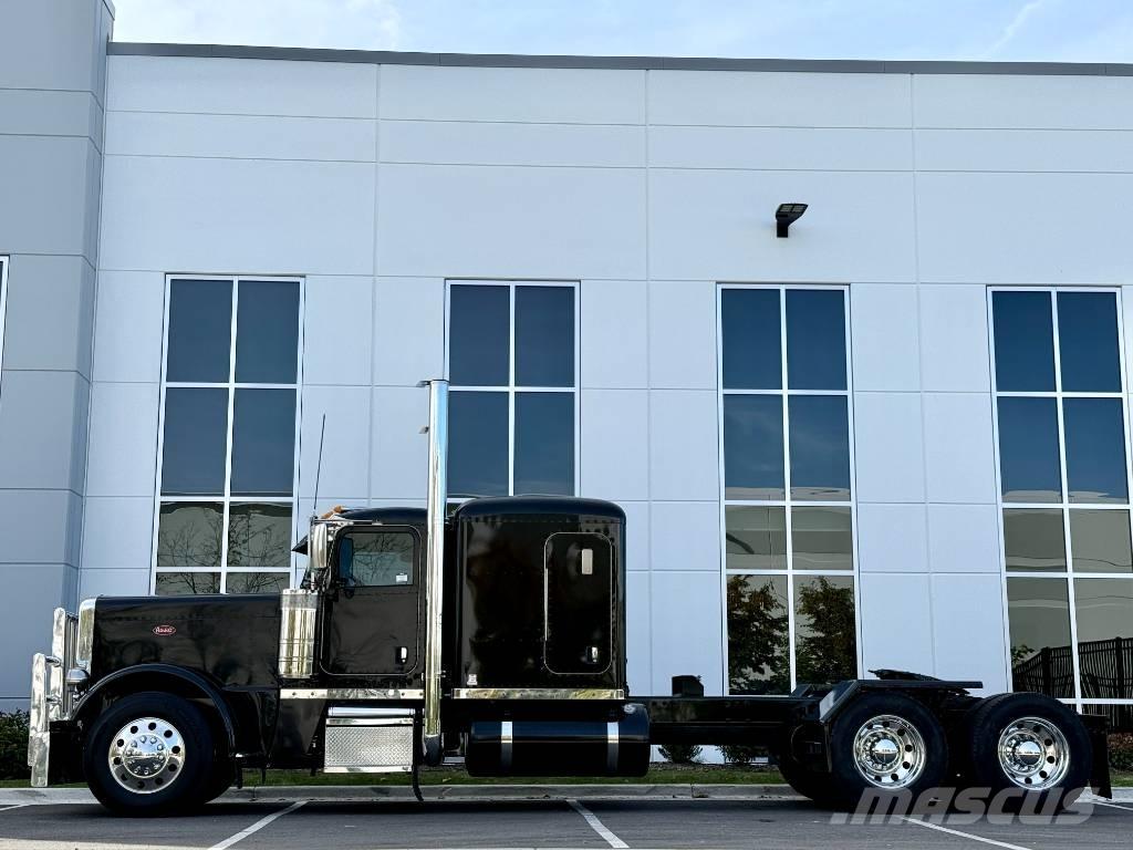 Peterbilt 389 PRIDE Sadulveokid