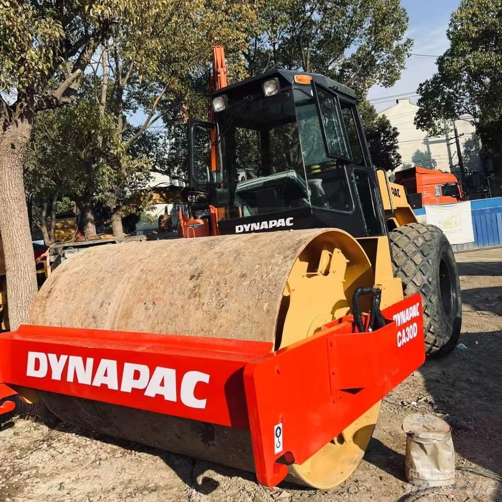 Dynapac CA 30 D Ühe trumliga rullid
