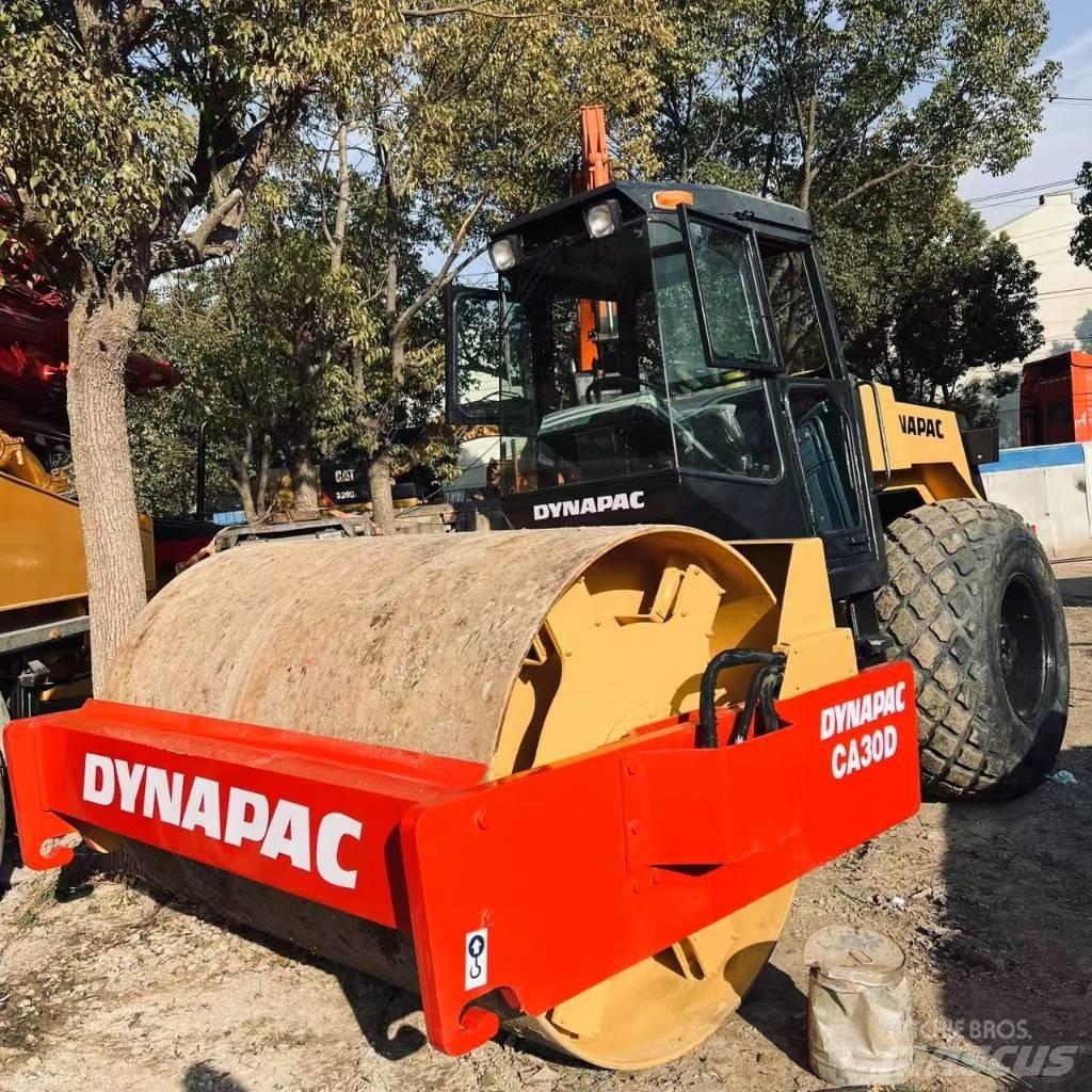 Dynapac CA 30 D Ühe trumliga rullid