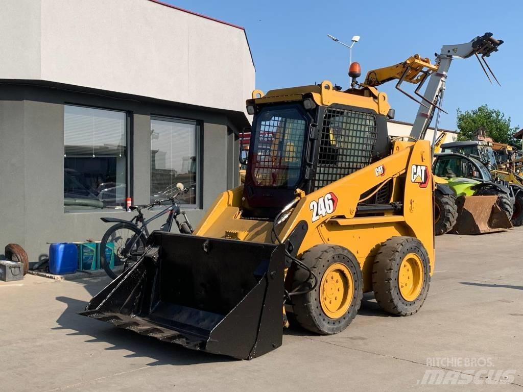 CAT 246 Kompaktlaadurid