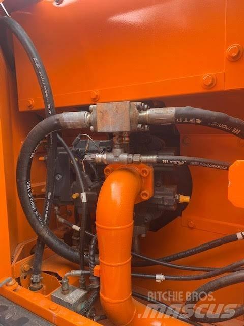 Doosan DX 180 LC Roomikekskavaatorid