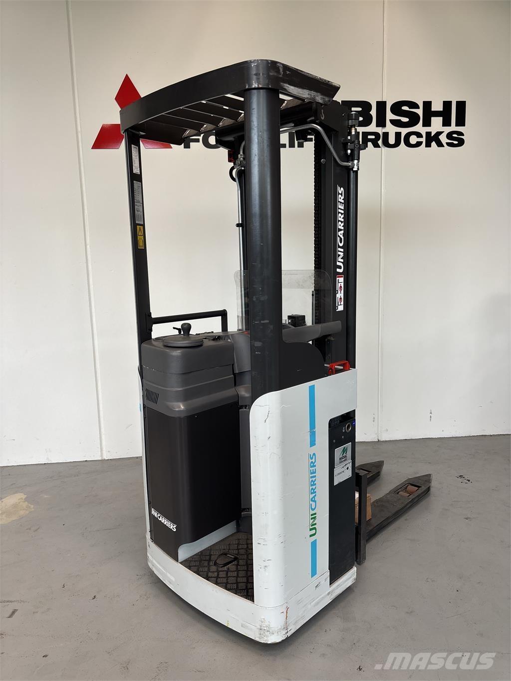 Atlet A160 Platvormiga virnastajad