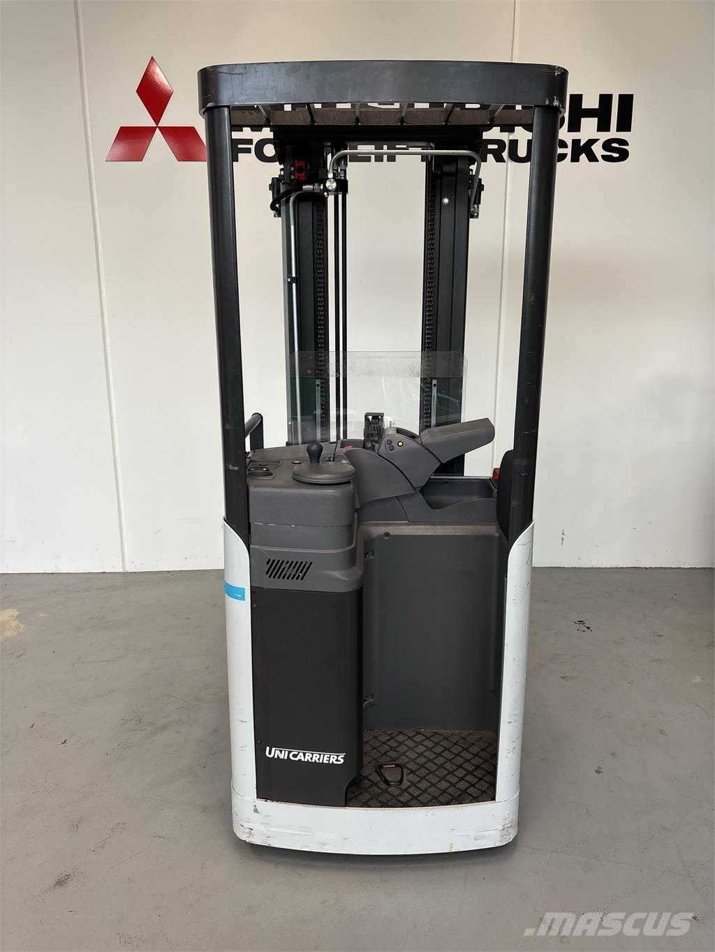 Atlet A160 Platvormiga virnastajad