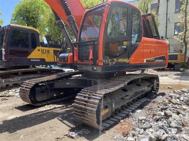 Doosan DX 225 LC Roomikekskavaatorid