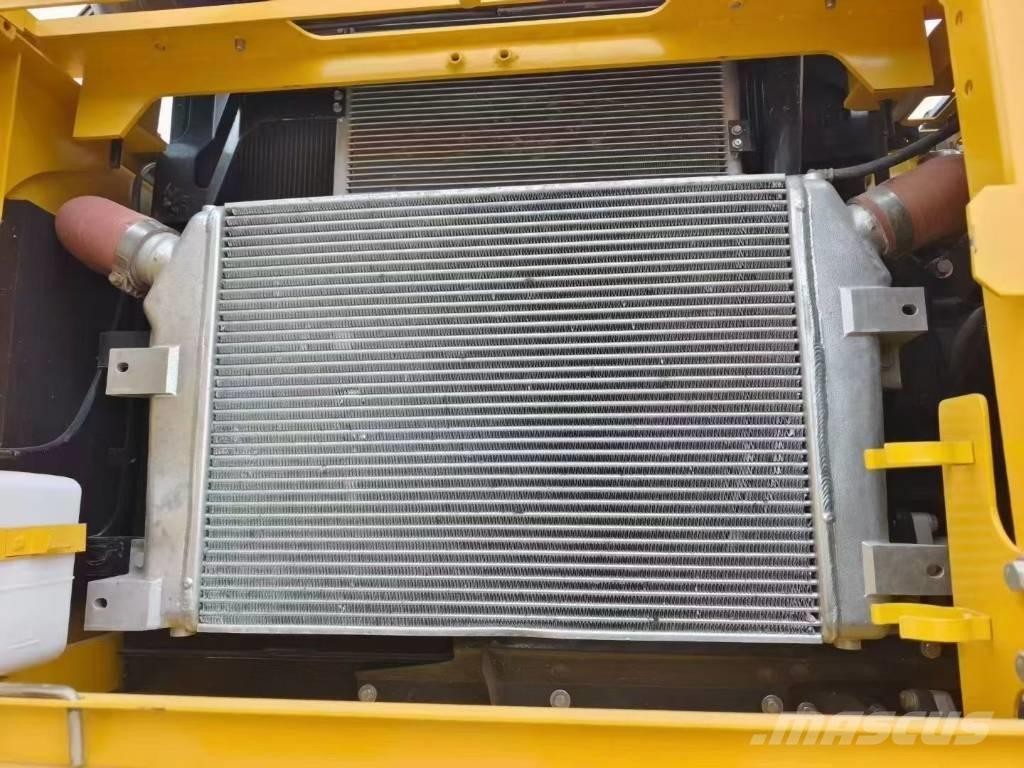 Komatsu 350-8 Roomikekskavaatorid