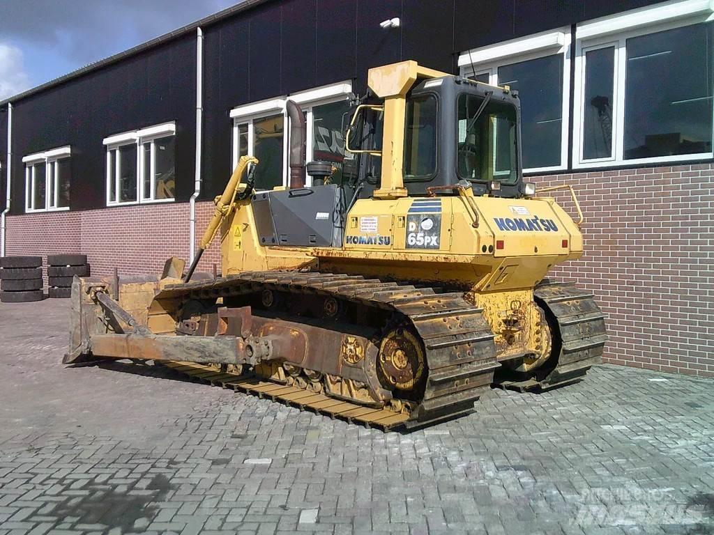 Komatsu D65PX-15 Buldooserid