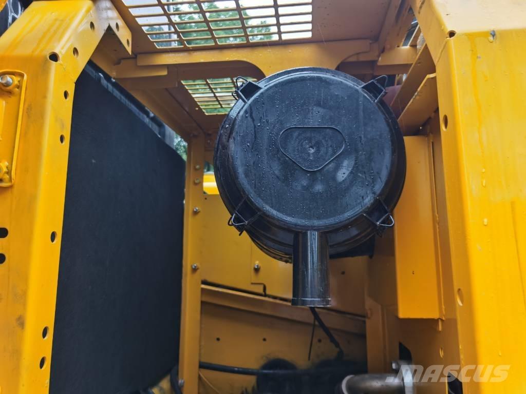 Komatsu PC 220-7 Roomikekskavaatorid
