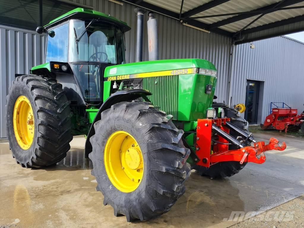 John Deere 4255 Traktorid