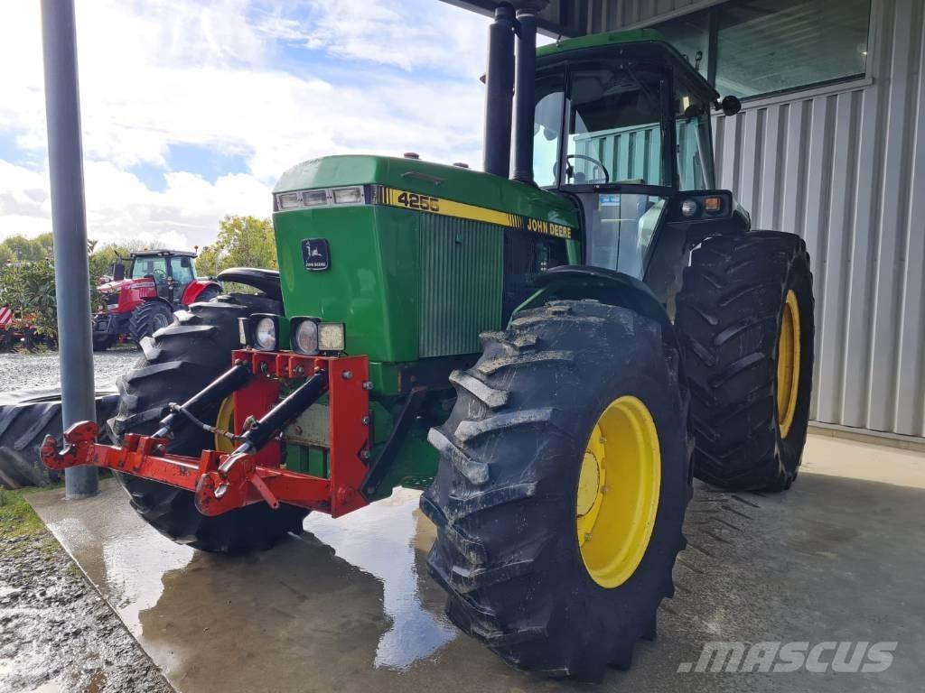John Deere 4255 Traktorid