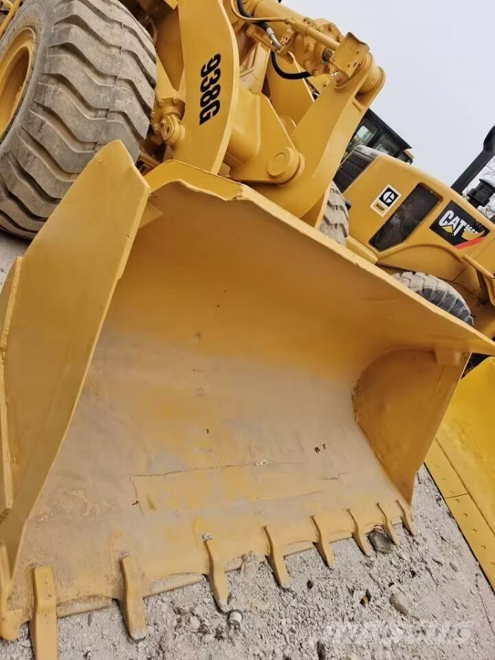 CAT 938 F Rataslaadurid