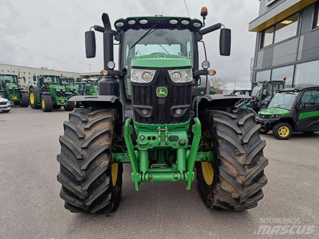 John Deere 6215 R Traktorid