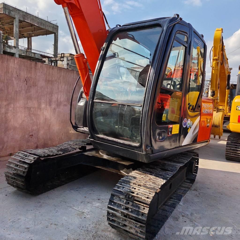 Hitachi ZX 75 Väikeekskavaatorid 7t-12t