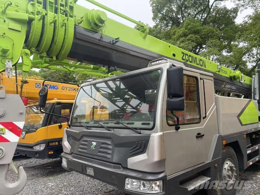 Zoomlion 25 Ton Maastikutõstukid