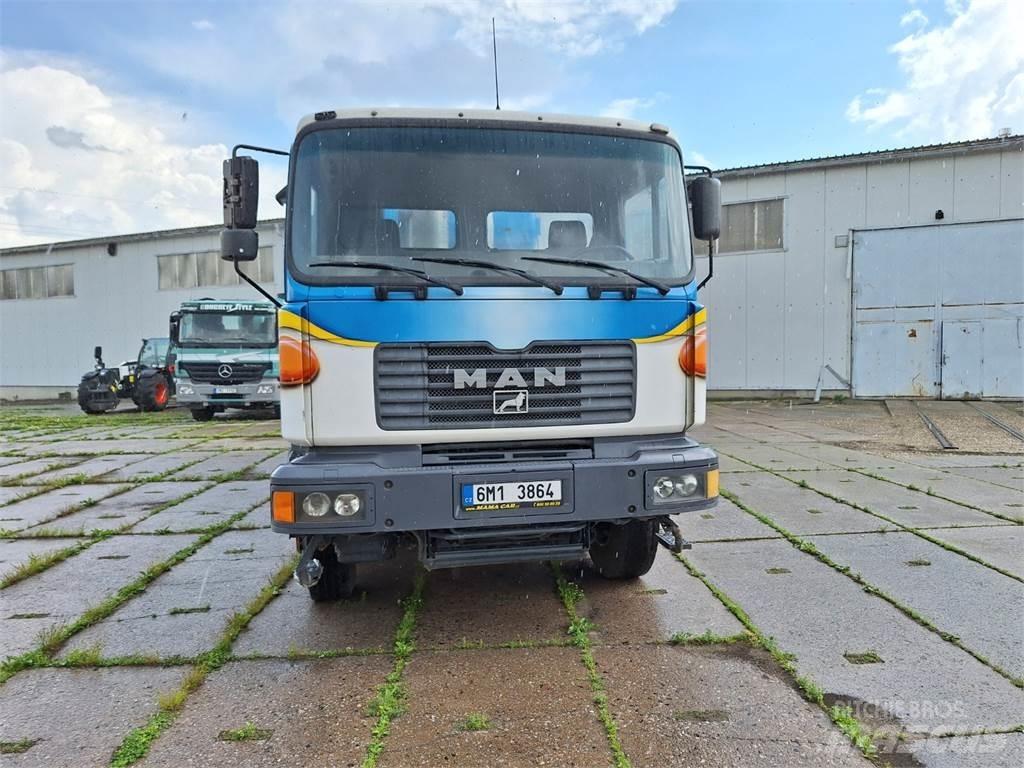 MAN 32.364 VFC 8X4 Raamautod