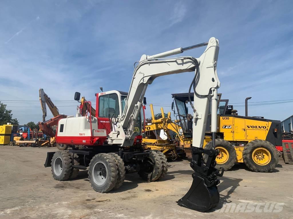 Takeuchi TB070W Ratasekskavaatorid