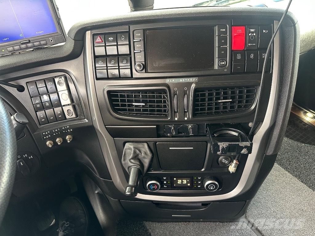 Iveco Stralis 8x4*4 Konksliftveokid