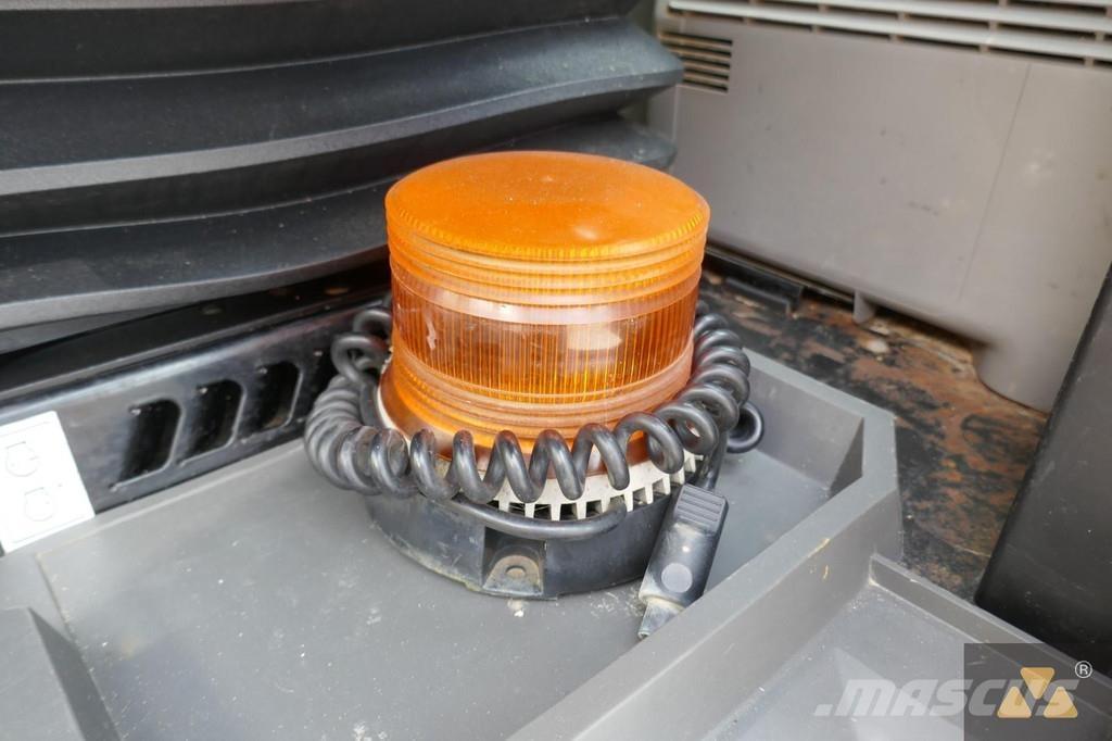 CAT 320 Roomikekskavaatorid