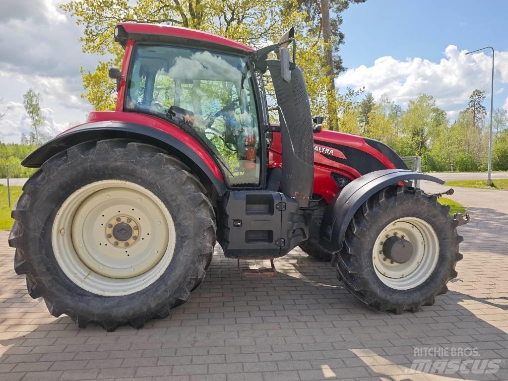 Valtra T 214 D Traktorid