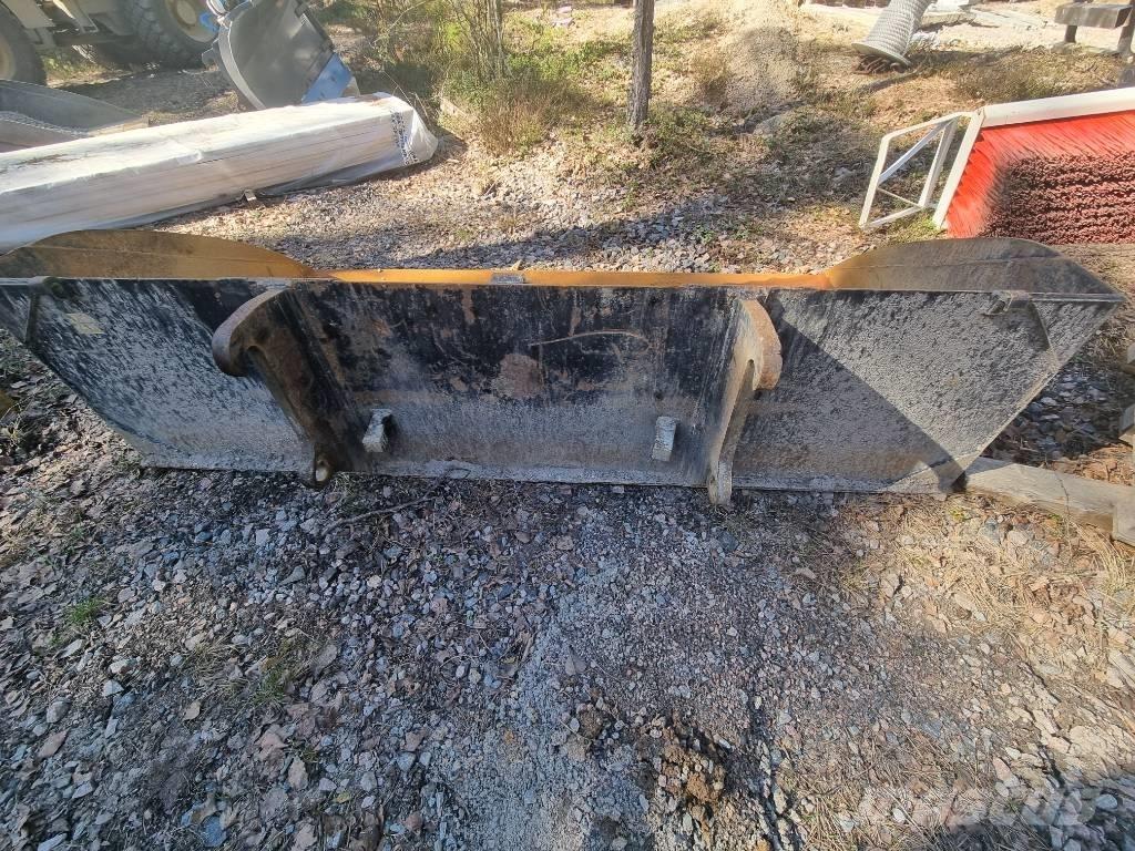 CAT 908M -2015 Rataslaadurid