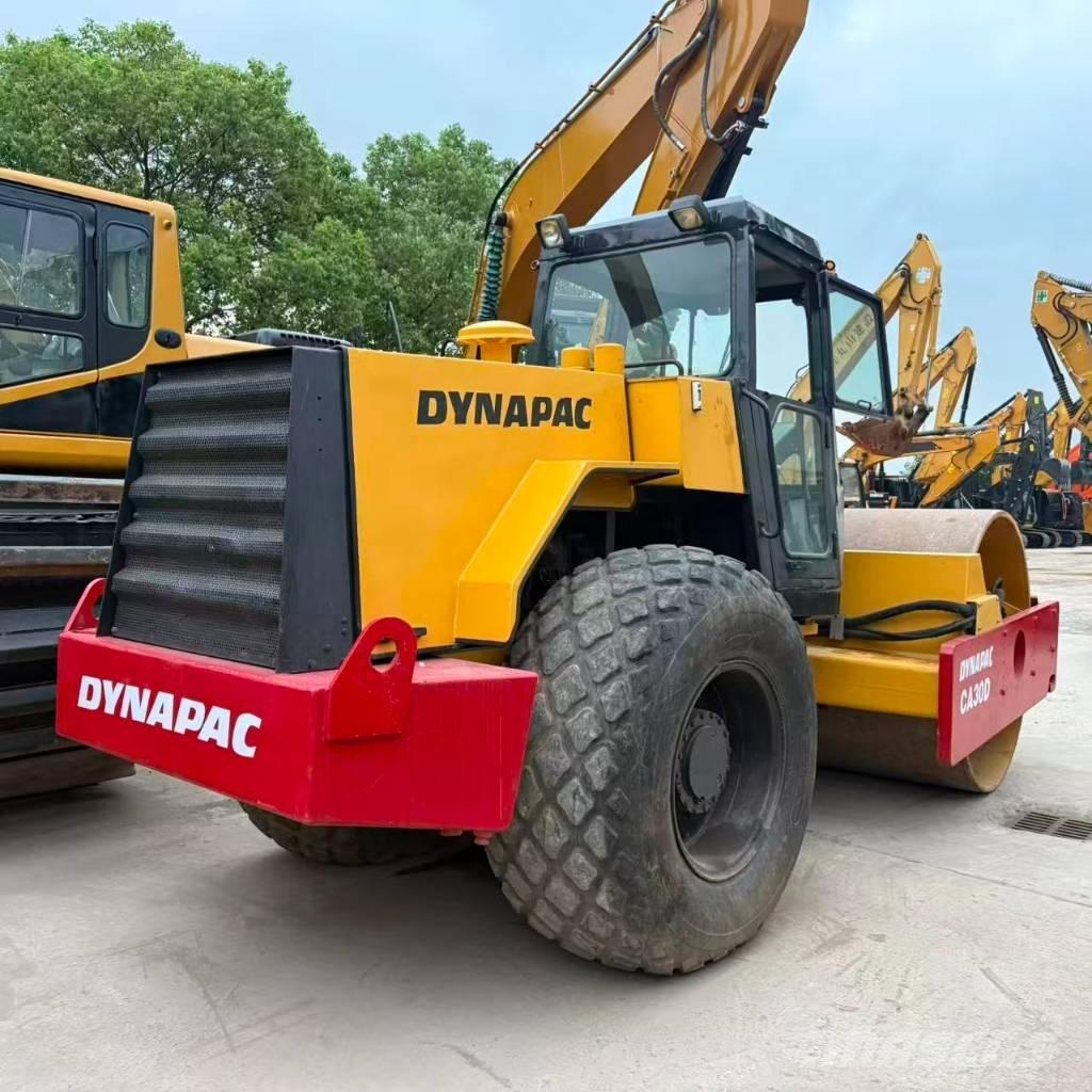Dynapac CA 30 D Ühe trumliga rullid