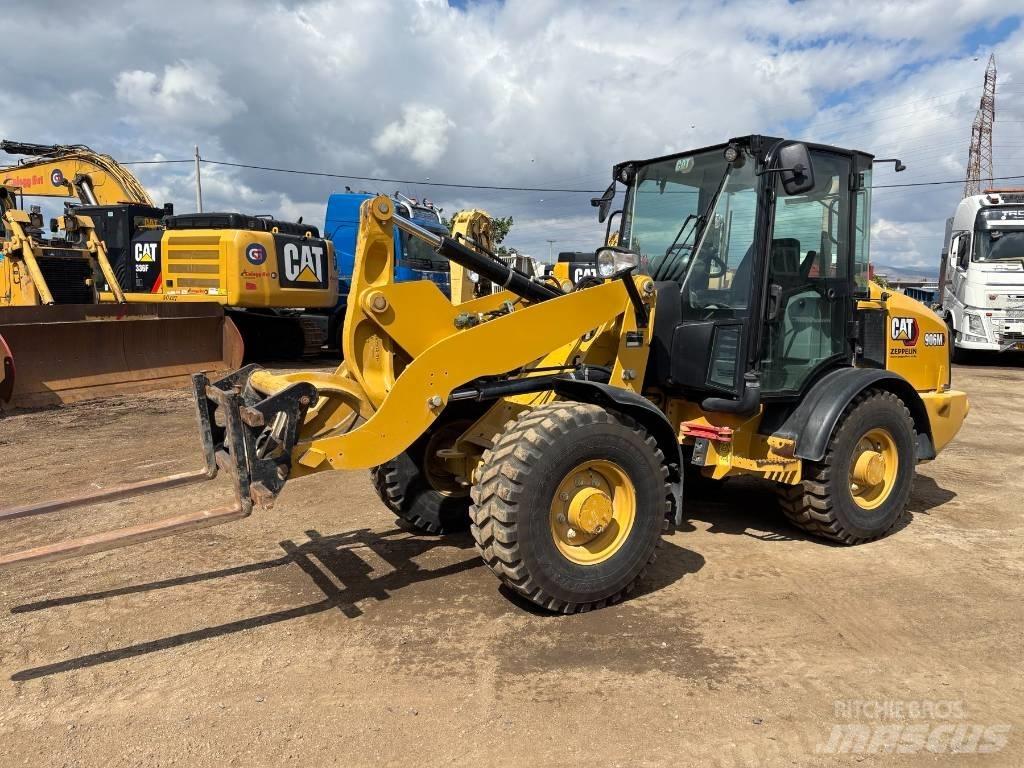 CAT 906 M Rataslaadurid