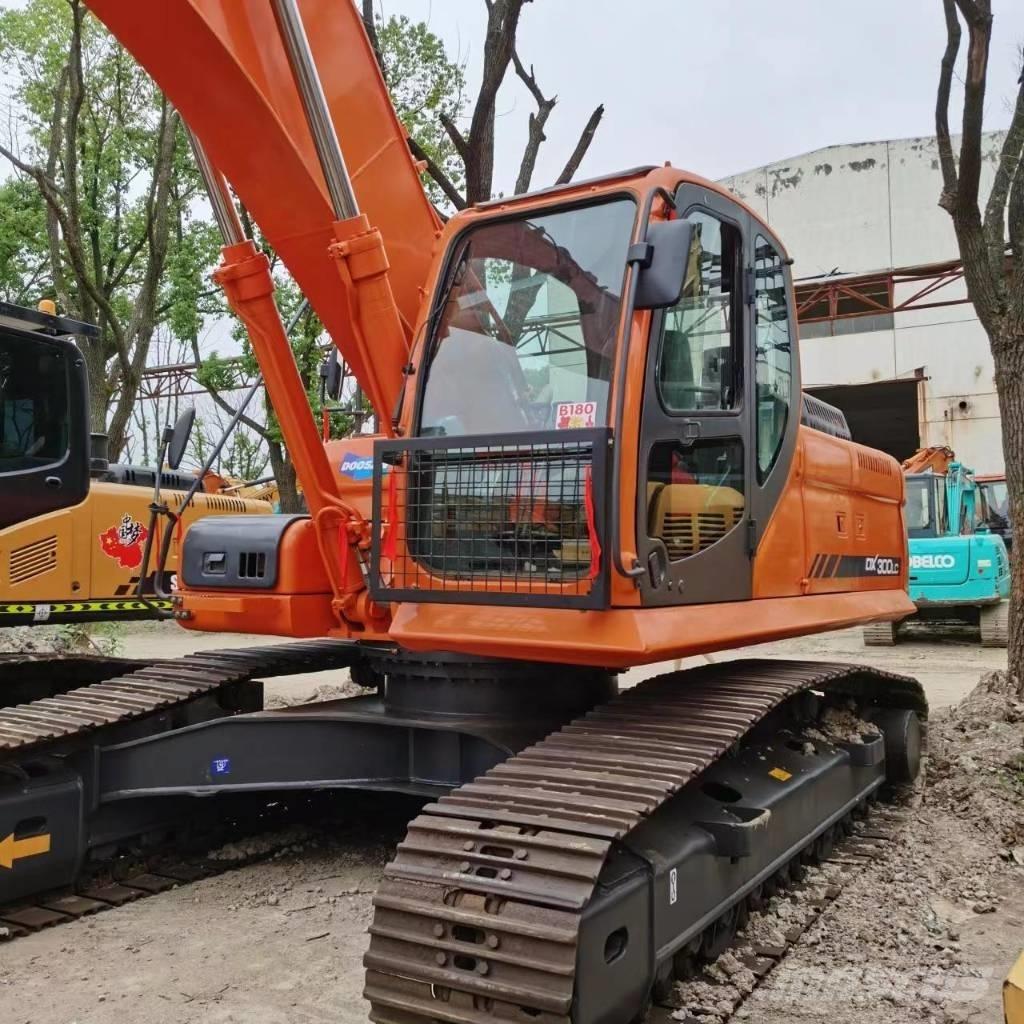 Doosan DX 300 LC Roomikekskavaatorid