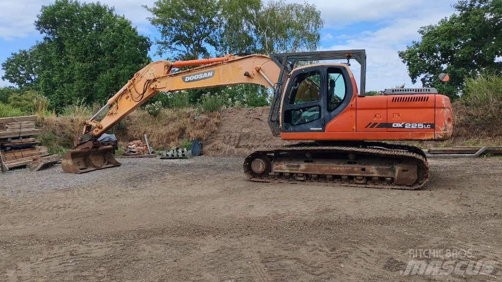 Doosan DX 225 LC Roomikekskavaatorid