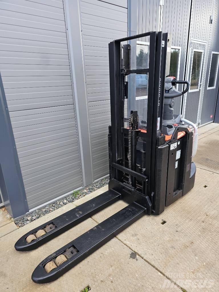 BT SPE 200 D 2500mm Järelkäidavad virnastajad
