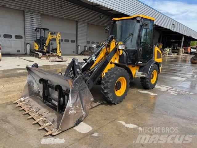 JCB 406 Rataslaadurid