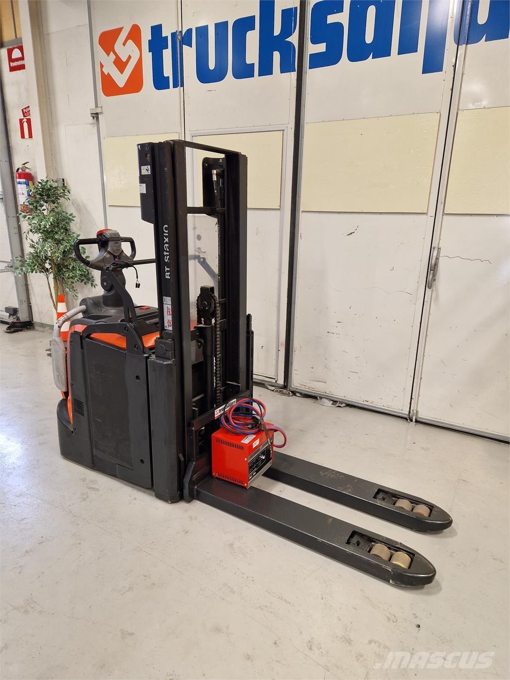 Toyota SPE200D Platvormiga virnastajad