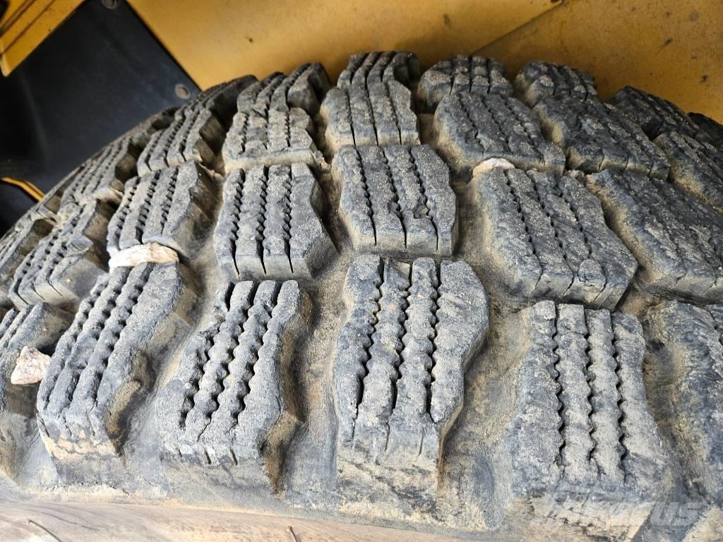 CAT 930 K Rataslaadurid