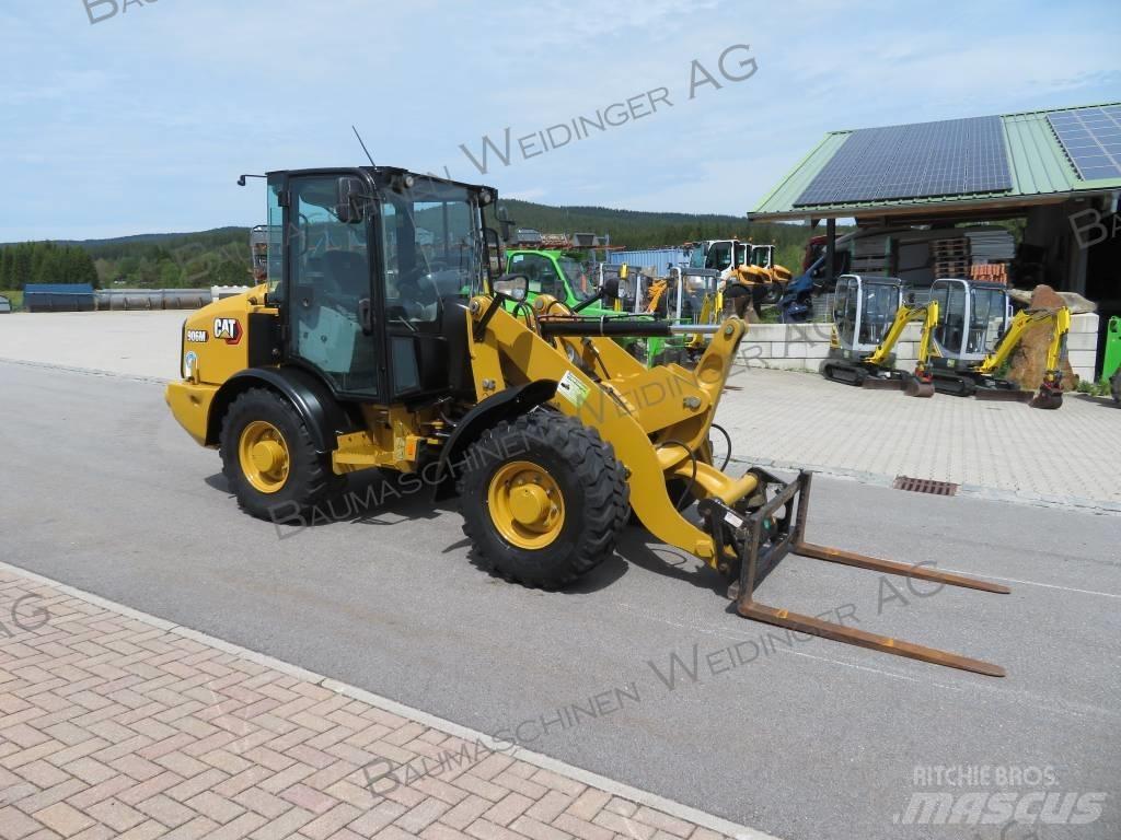 CAT 906M Rataslaadurid