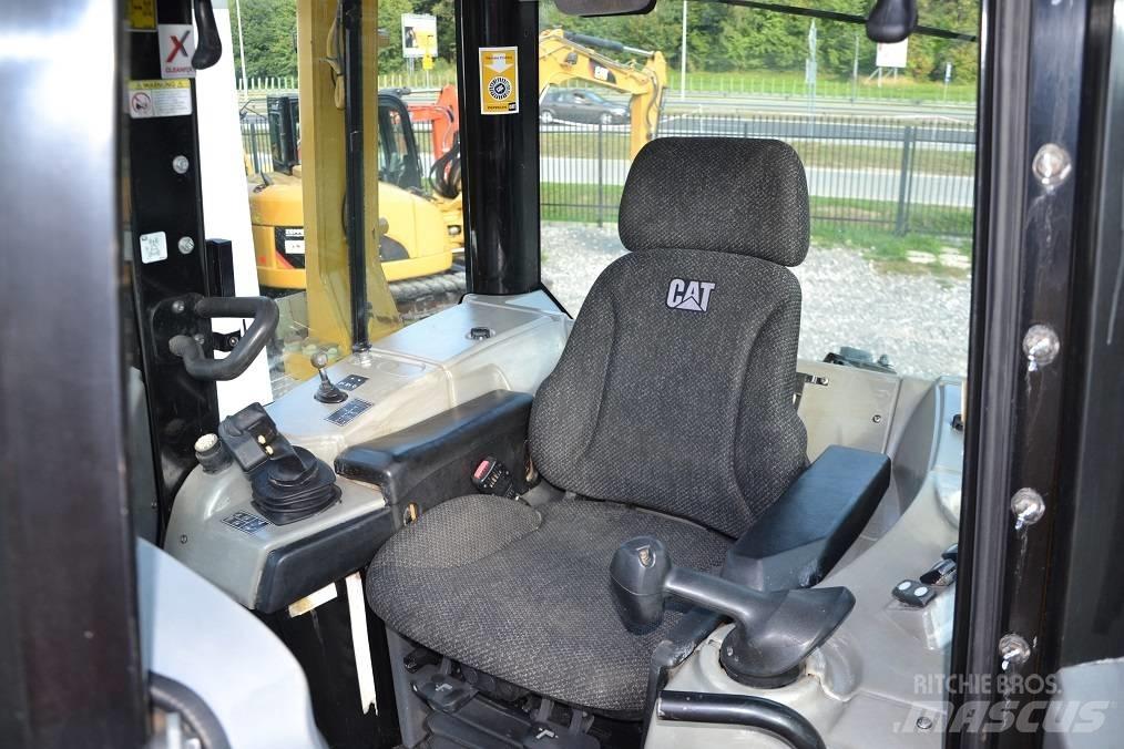 CAT D 6 N LGP Buldooserid