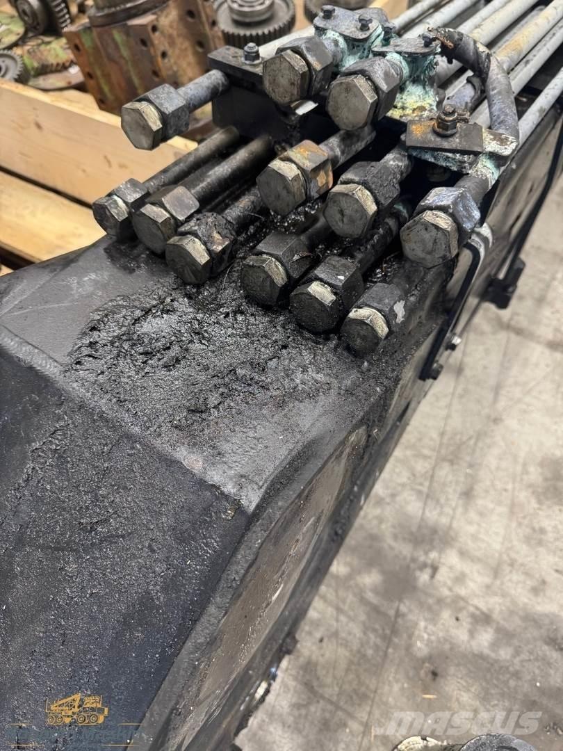 Komatsu 130F Forvarderi kraanad