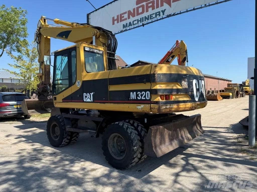 CAT M320 2001 Ratasekskavaatorid