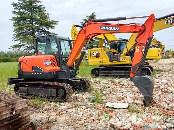 Doosan DX 60 Roomikekskavaatorid