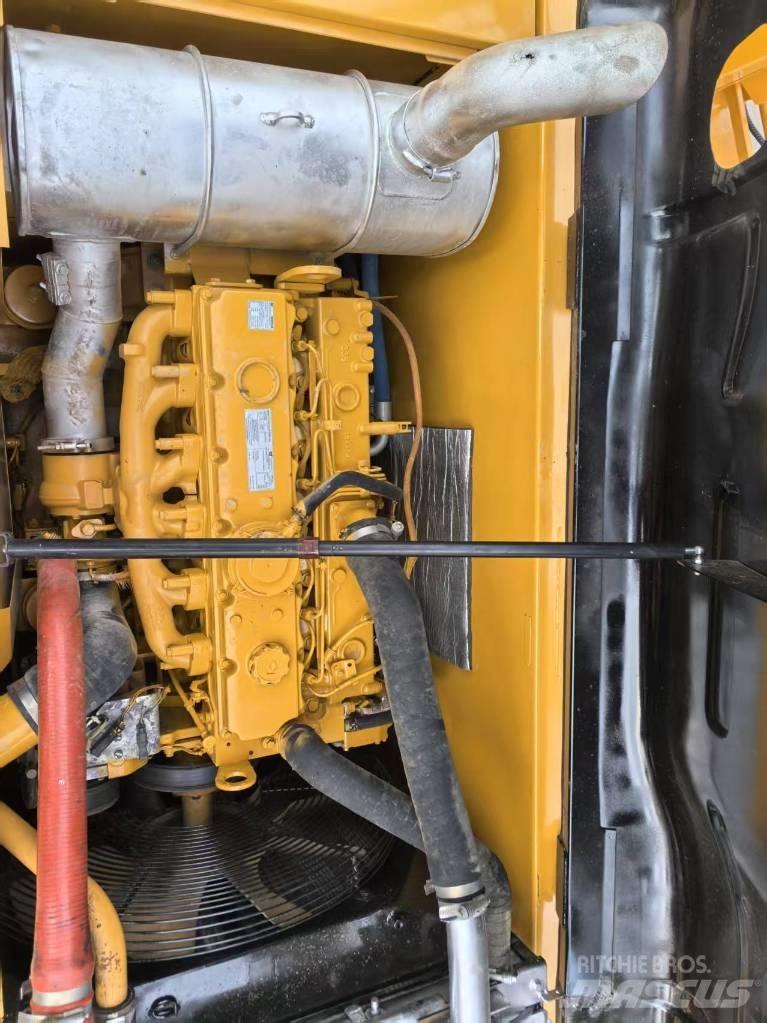 CATERPILLR 320d2 Väikeekskavaatorid 7t-12t