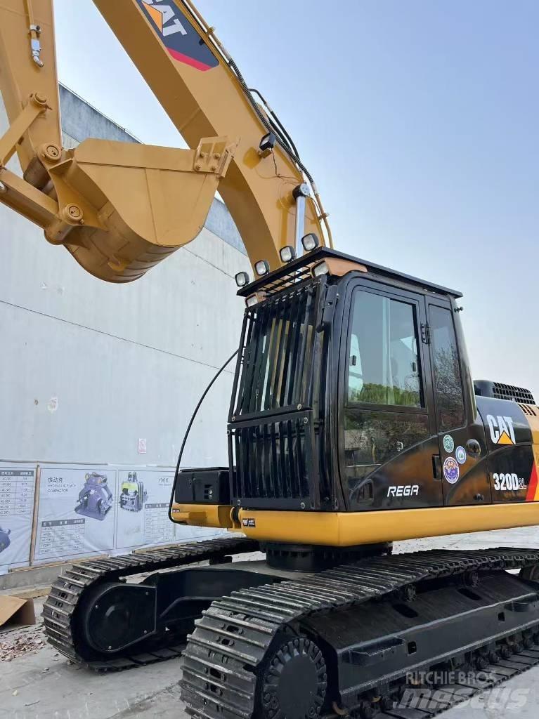 CATERPILLR 320d2 Väikeekskavaatorid 7t-12t