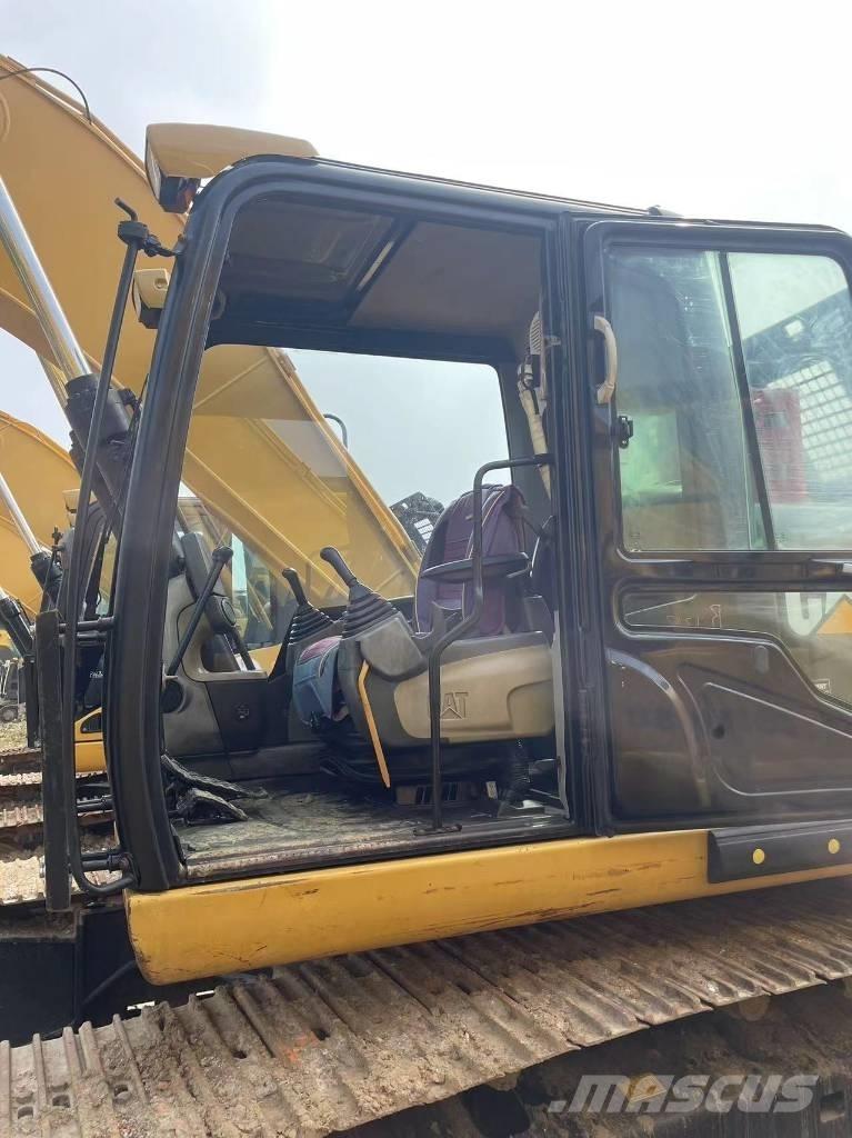 CAT 320d Roomikekskavaatorid