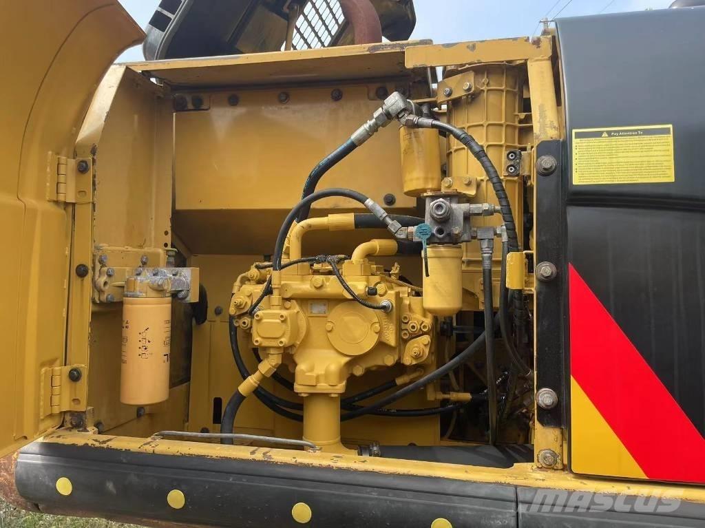 CAT 320d Roomikekskavaatorid
