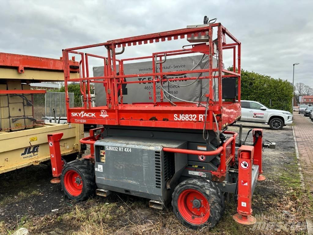 SkyJack SJ 6832 RT Käärtõstukid